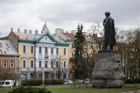 Paminklas Petrui Cvirkai Vilniuje