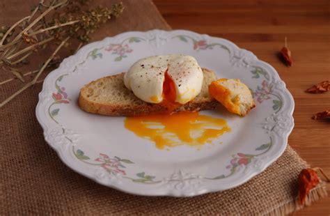 Benedikto kiaušiniai su avokado skrebučiu