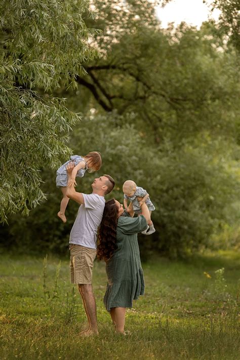 Teminė fotosesija gamtoje su girliandomis