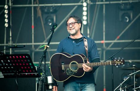 Jurijus Ševčiukas scenoje su gitara