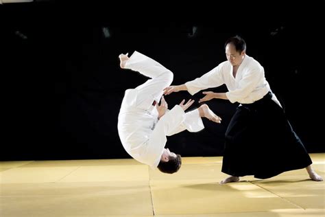 Vaikai treniruojasi aikido