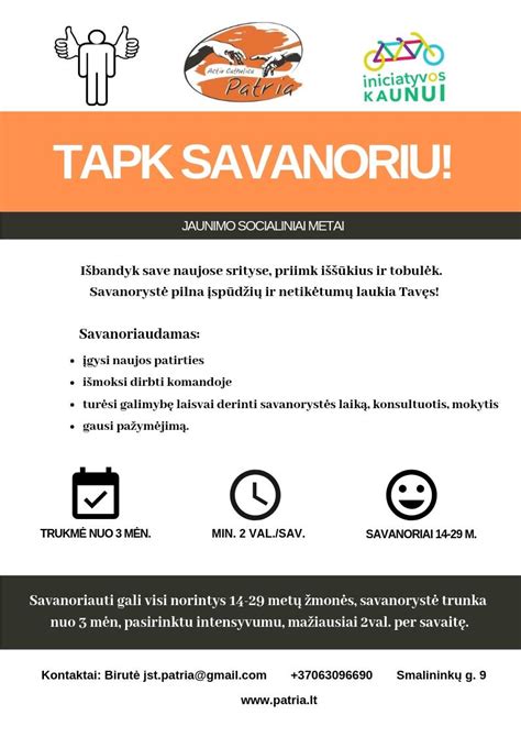Savanoriai bendrauja su vaikais stovykloje