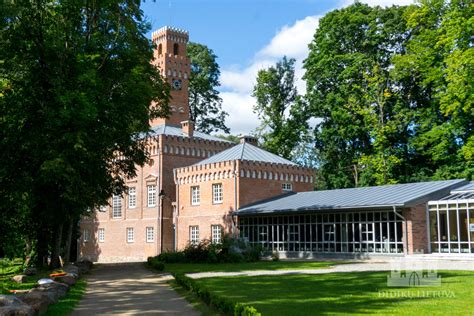 Plungės dvaro laikrodinė-oranžerija