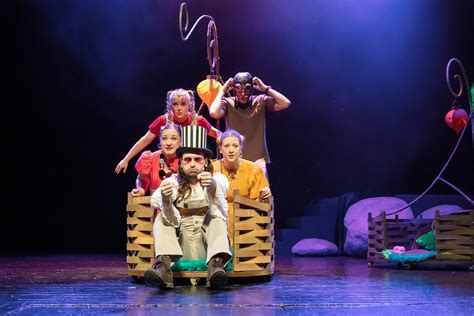 Vaikas, vaidmenis atliekantis teatre