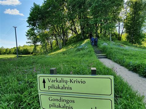 Gandingos piliakalnis, Nausodžio seniūnija