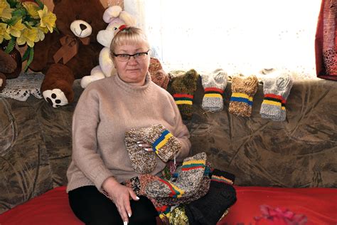 Juta Liutkevičiūtė mezga kojines