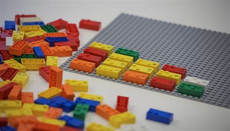 „Lego“ kaladėlės su Brailio raštu