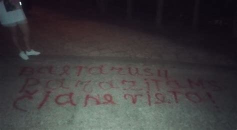 užrašas ant asfalto kaip nusikaltimo vieta