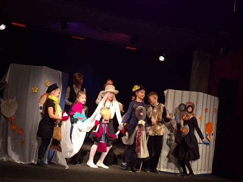 Mažieji teatro studijos dalyviai