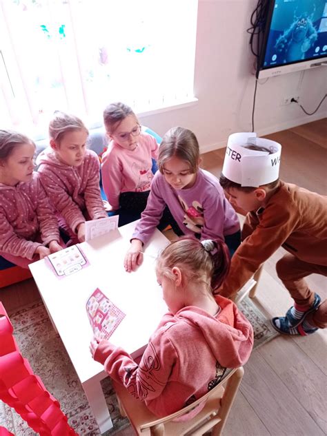 vaikai besimokantys anglų kalbos interaktyvioje aplinkoje
