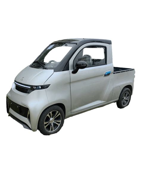 automobilis su išdaužtu langu