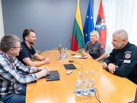 Bendradarbiavimas paieškose: policija ir visuomenė