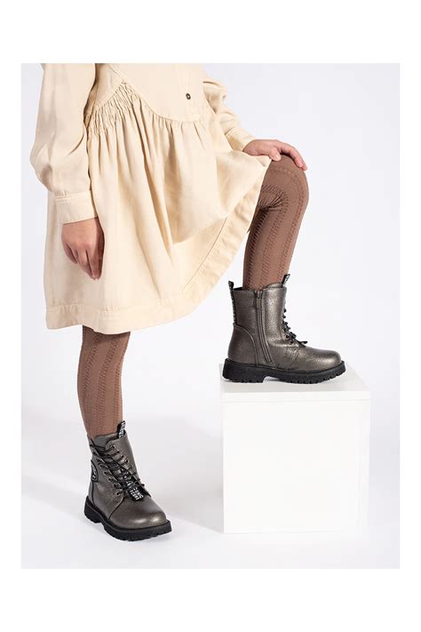 Įvairių spalvų ir stilių vaikiški aulinukai su raišteliais