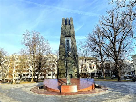 Vinco Kudirkos paminklas Vilkaviškyje