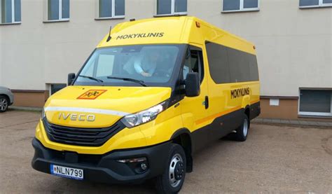 Naujas, neįgaliesiems pritaikytas autobusas IVECO 50C18