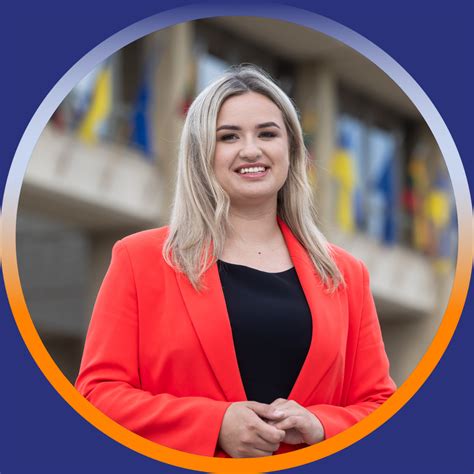 Sandra Barzdienė ir Kėdainių krašto kaimo peizažas