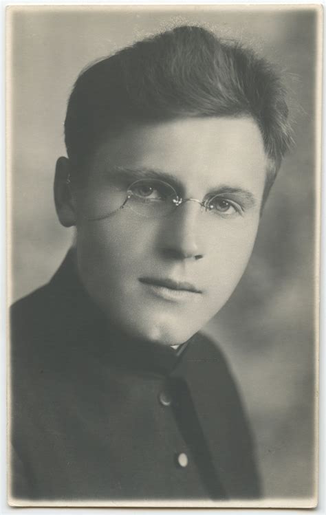 Kunigo Henriko Blaževičiaus jaunystės portretas