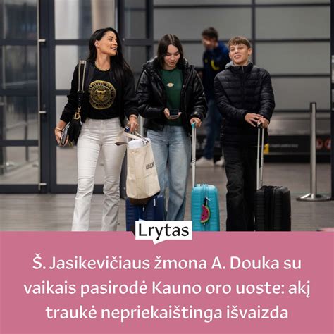 Šeima oro uoste su vaikais