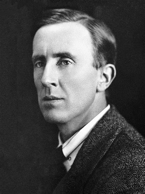 John Ronald Reuel Tolkien portretas ir jo sukurtas Viduržemio pasaulio žemėlapis