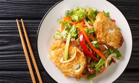 Pateiktis su skirtingais daržovių ir kiaušinių deriniais