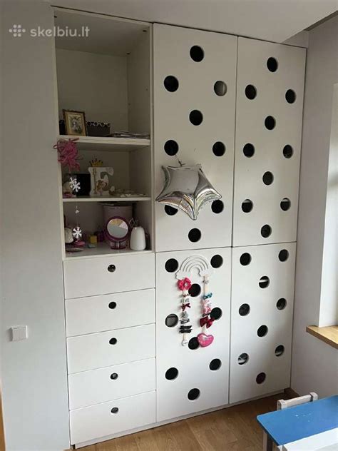 Vaikų kambario spinta ir stalčiai