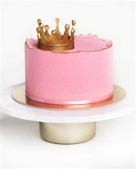 Teminis princesės stiliaus tortas su karūna