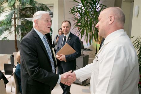 Donorinio motinos pieno bankų plėtra pasaulyje