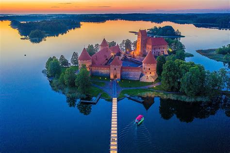 Trakų salos pilis panoramoje