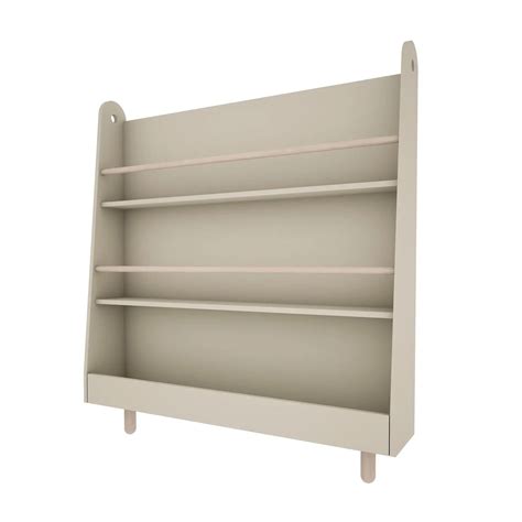 Sena knygų lentyna su istoriniais tomais ir rankraščiais