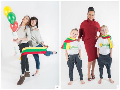 Tėvai su vaikais besirenkantys drabužius mugėje