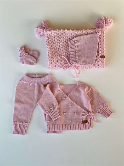 Nertas komplektukas naujagimiui