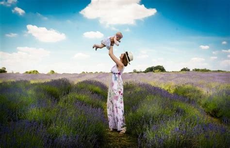 mama su vaiku geria kavą