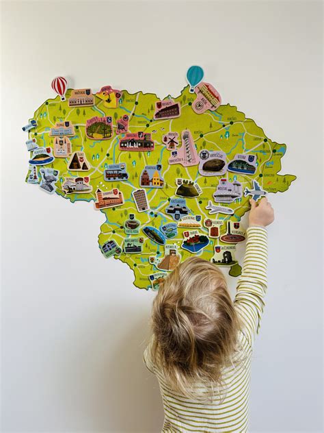 Lietuvos žemėlapis su saugios aplinkos simboliais, rodančiais vaikų apsaugą