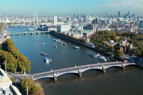 Maunderio minimumo metu užšalusi Temzė