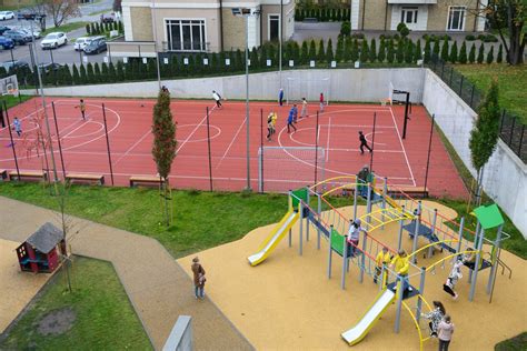 Privačios mokyklos aplinka ir mokiniai