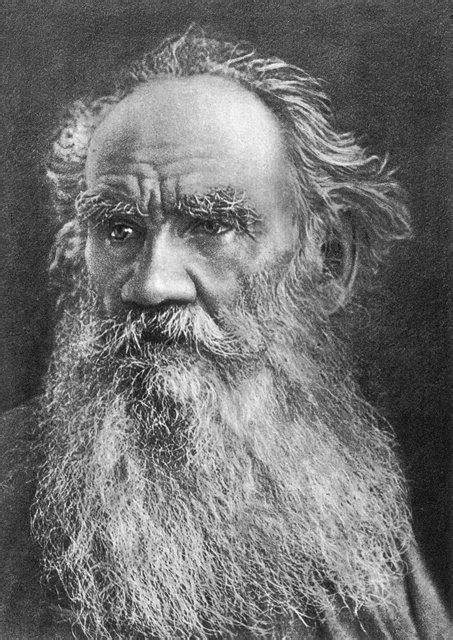 Levas Tolstojus, vilkintis valstiečio drabužiais 1901 m.