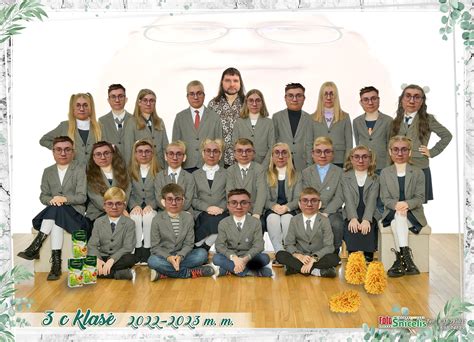 Nuotrauka, vaizduojanti aukštos klasės vežimėlį su įvairiais priedais