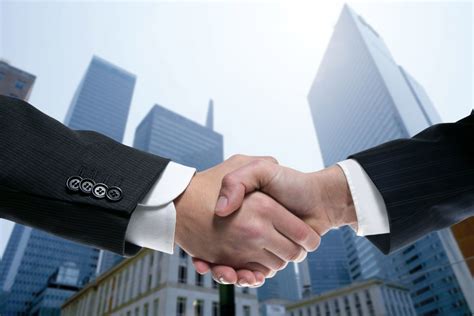 Verslo partneriai susitikimo metu