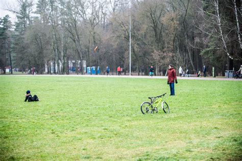 Šeima aktyviai leidžia laiką gamtoje