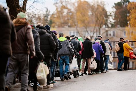 Žmonės, dirbantys užimtumo centre