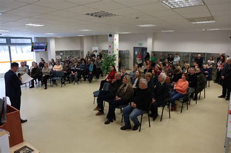 Schematinis apvaisintos kiaušialąstės implantacijos vaizdas
