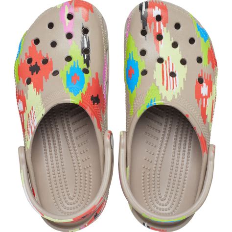 kolekcija įvairių spalvų vaikiškų Crocs batų