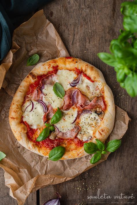 Pica su triušiena ir rozmarinais