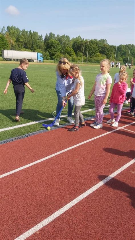 Vaikai su piratiškais atributais sporto šventėje