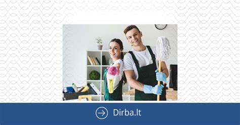 Valytoja dirba moderniame biure