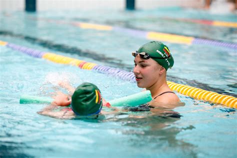 Plaukimo treniruotė baseine