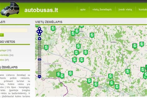 Šeima keliaujanti automobiliu po Lietuvą