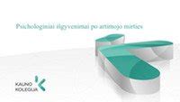 Vaikas, apkabinamas artimojo, po netekties
