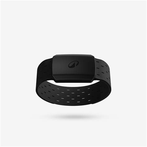 vaikas su ID apyranke ant rankos