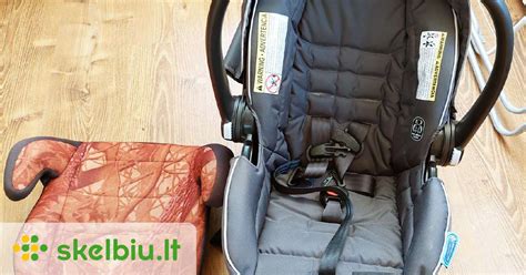 Automobilinė kėdutė ir drabužiai naujagimiui išrašymui